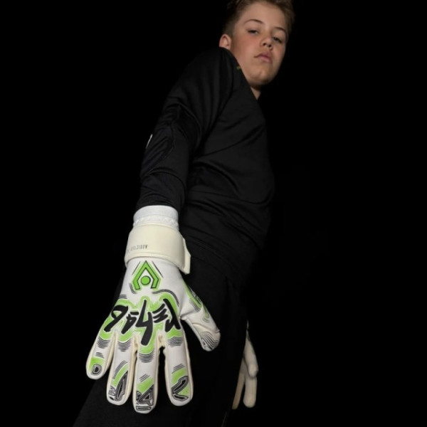 Gloves of goalkeeper Rehab Fighter NC Green