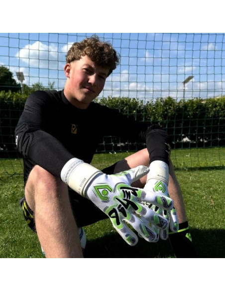 Gloves of goalkeeper Rehab Fighter NC Green