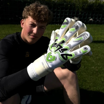 Gloves of goalkeeper Rehab Fighter NC Green 2