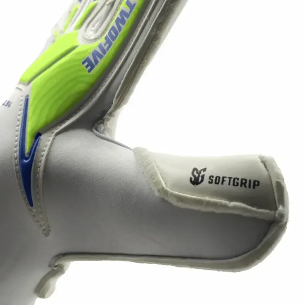 los Angeles goalkeeper gloves Advance Green Thumb