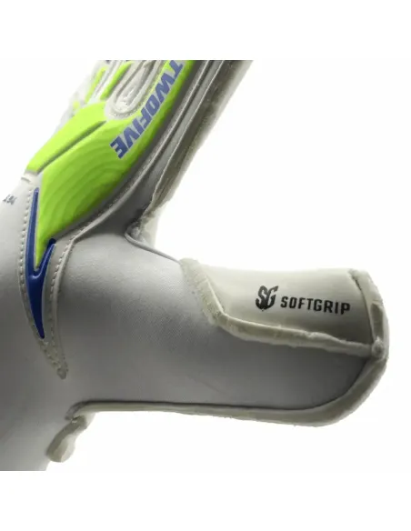 los Angeles goalkeeper gloves Advance Green Thumb
