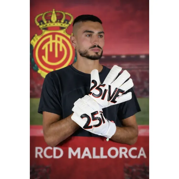 guantes de portero leo roman