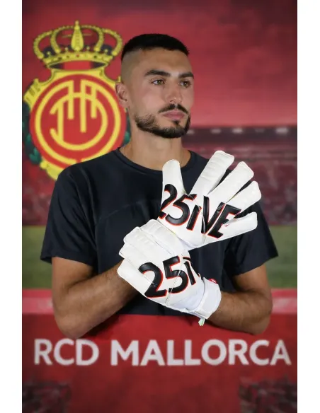 luvas de goleiro leo romano